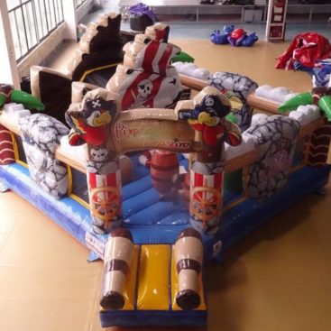 Jeu gonflable Complexe Pirates